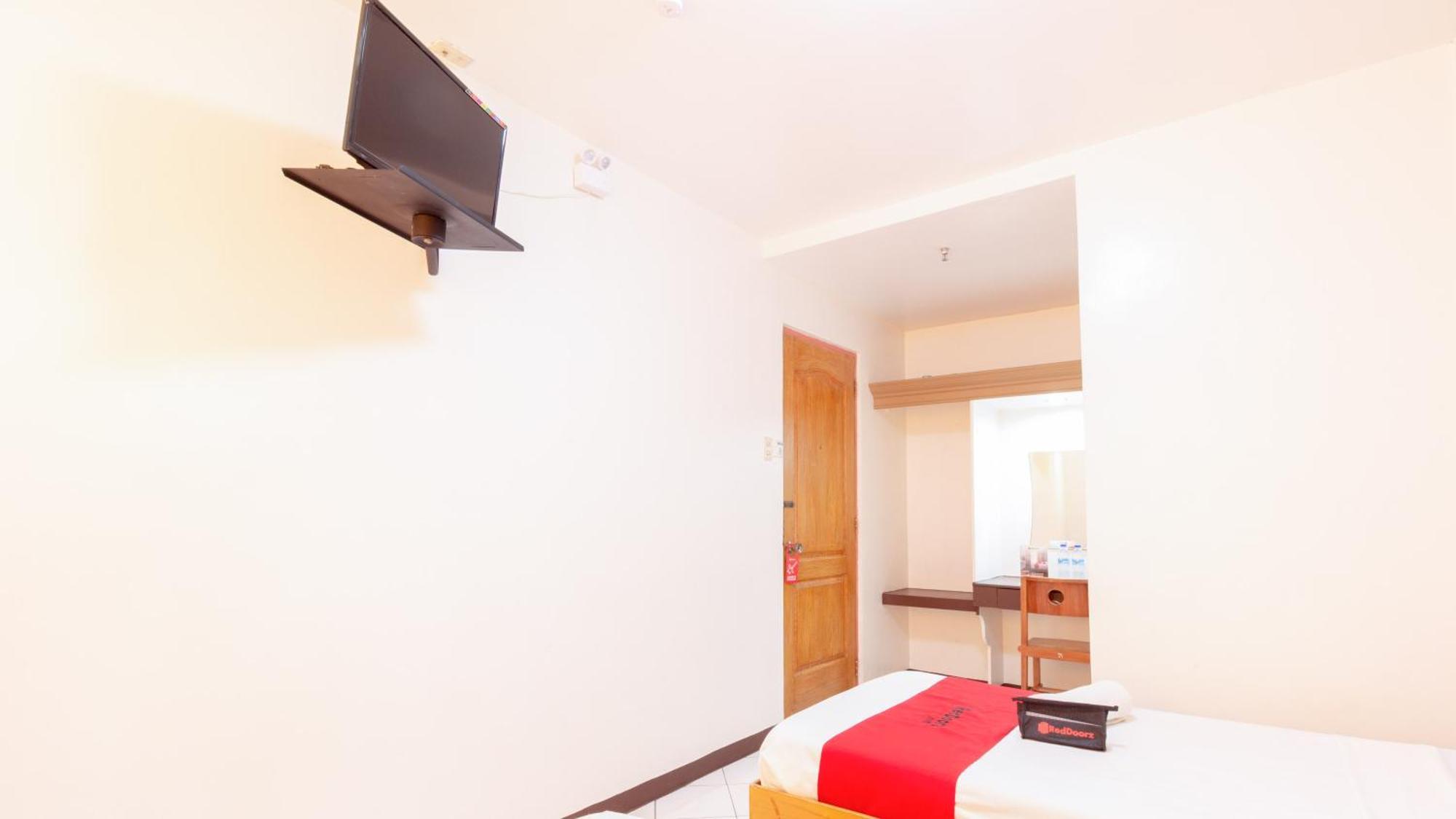 Hotel RedDoorz @ Paterno Street Tacloban Zewnętrze zdjęcie
