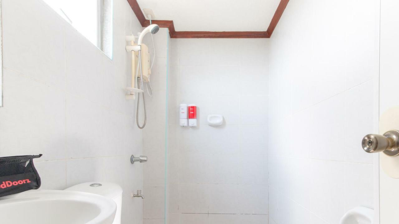 Hotel RedDoorz @ Paterno Street Tacloban Zewnętrze zdjęcie