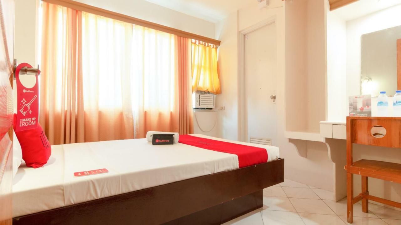 Hotel RedDoorz @ Paterno Street Tacloban Zewnętrze zdjęcie